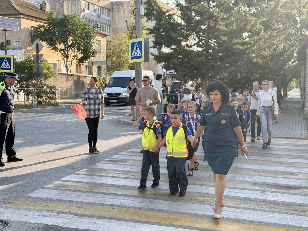 В школах Евпатории прошли уроки по безопасности дорожного движения В школах Евпатории прошли уроки по безопасности дорожного движения