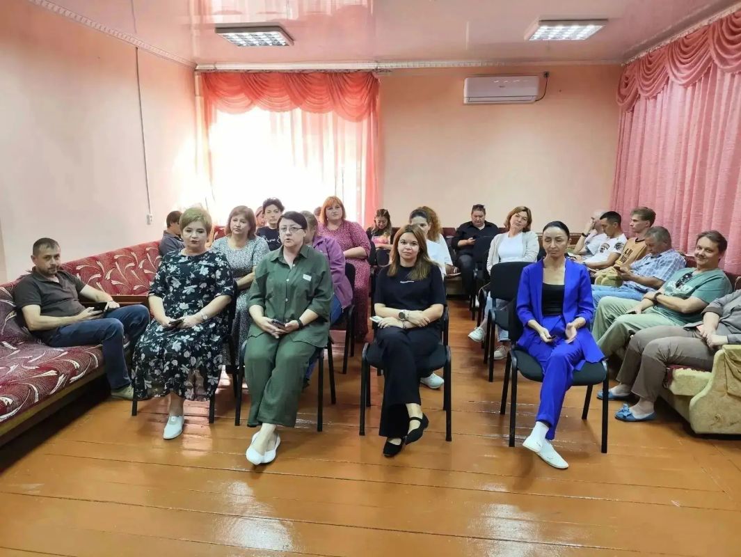 Председатель Советского районного совета Виктория Грицай совместно с главой администрации Советского района Александром Харламовым провели встречи с коллективами образовательных учреждений и организаций культуры района Председатель Советского районного совета Виктория Грицай совместно с главой администрации Советского района Александром Харламовым провели встречи с коллективами образовательных учреждений и организаций культуры района