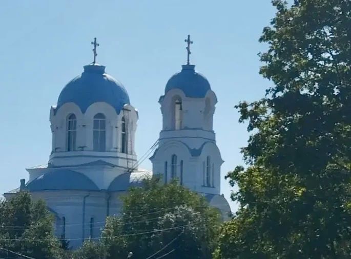 В селе Мазанка Симферопольского района состоялся художественный пленэр, посвященный местной достопримечательности — Свято-Никольскому храму