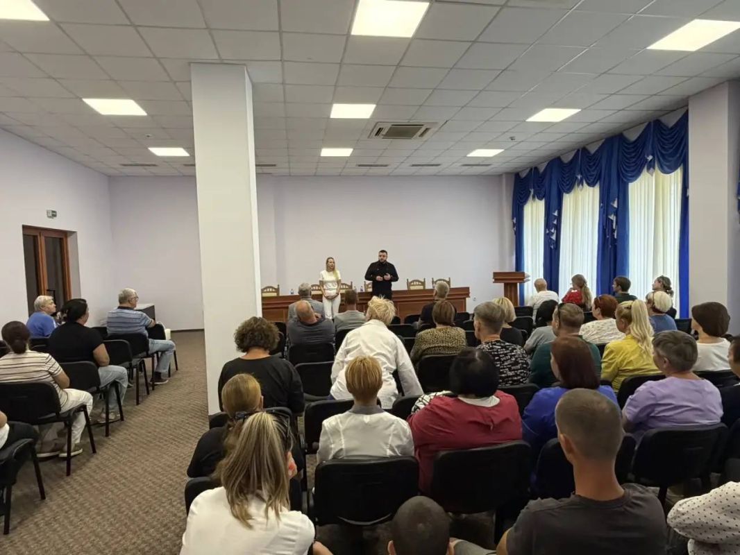 Кирилл Чебышев: Провели рабочую встречу с коллективом туристско-оздоровительного комплекса «Судак» Кирилл Чебышев: Провели рабочую встречу с коллективом туристско-оздоровительного комплекса «Судак»