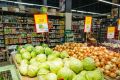 Севастопольские торговые сети сохранили цены на базовые продукты и снизили стоимость местных овощей и фруктов