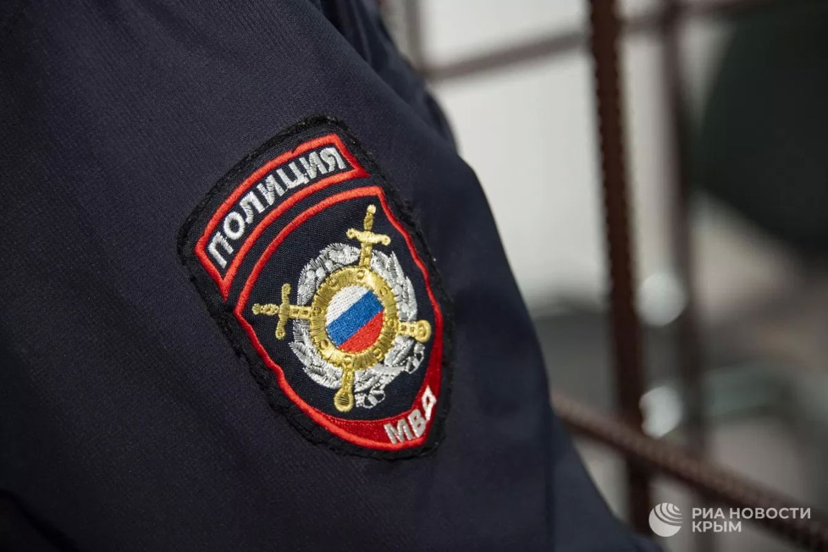 Невменяемый мужчина разгромил кладбище в Евпатории