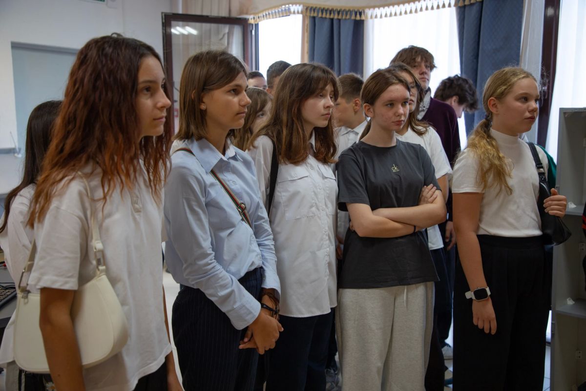 Полиция Севастополя знакомит молодежь с историей службы