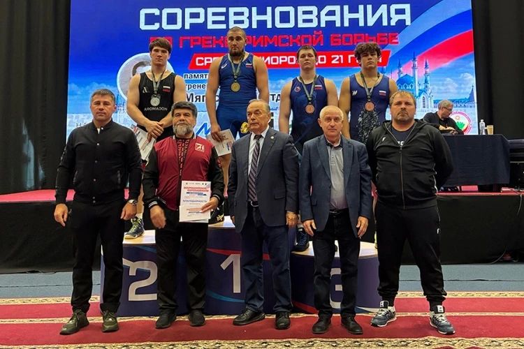 Крымчанин завоевал бронзу на Всероссийском борцовском турнире