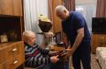 Аксёнов вручил Александру Форманчуку нагрудный знак и удостоверение почётного гражданина Крыма