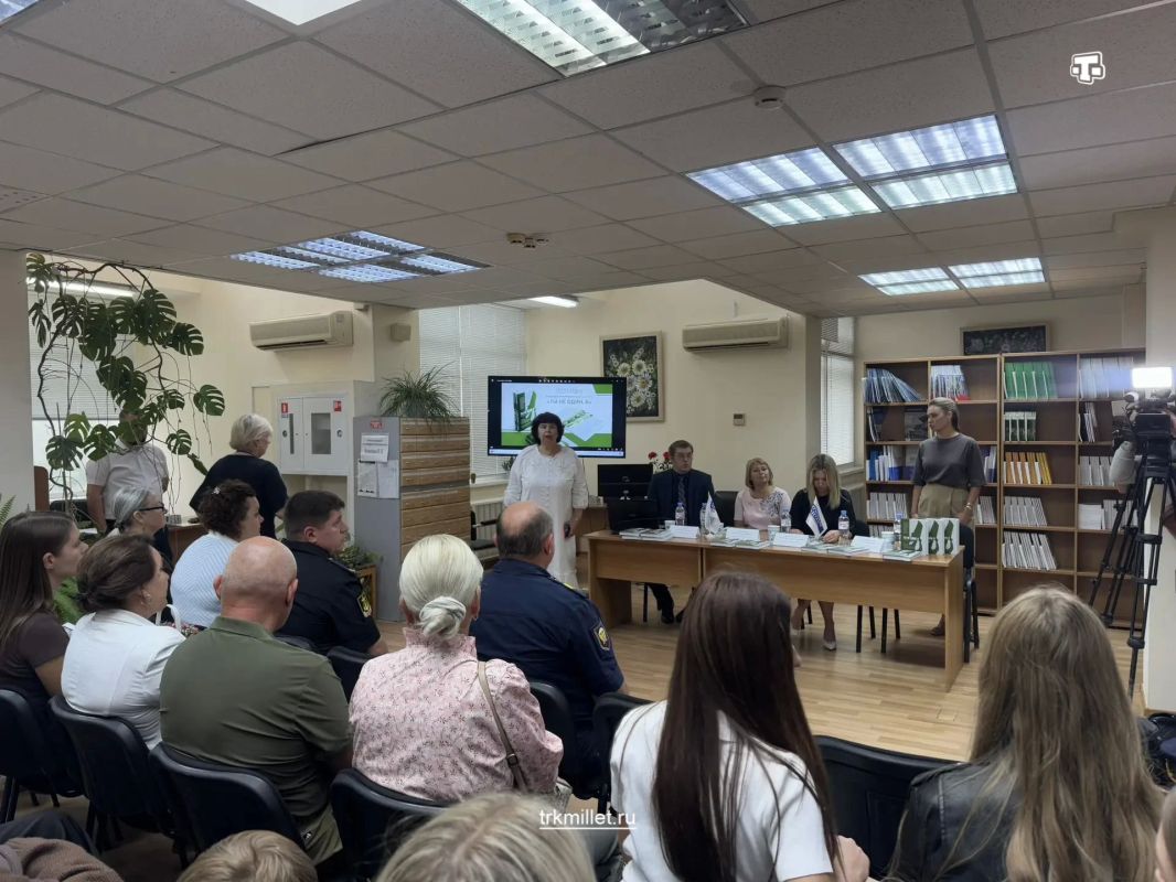 В симферопольской библиотеке имени Франко прошла презентация второй части книги «Ты не один» В симферопольской библиотеке имени Франко прошла презентация второй части книги «Ты не один»