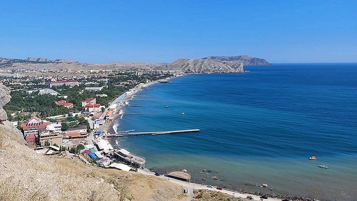 Море теплое и никакой суеты: что происходит на пляжах Крыма в сентябре