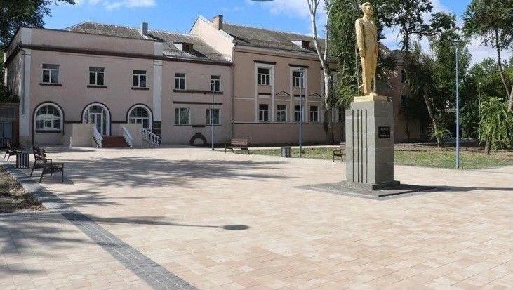 В Керчи завершили благоустройство сквера у остановки «Фабрика-кухня»
