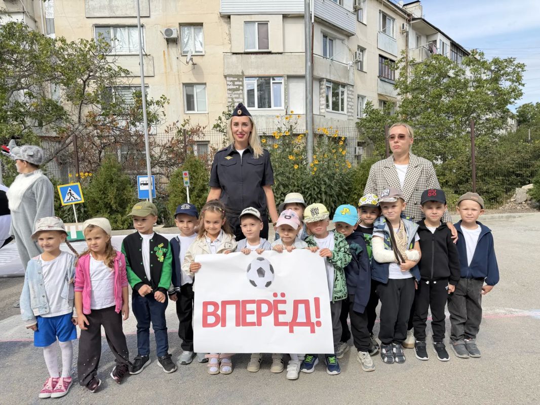 Госавтоинспекторы Севастополя приняли участие в открытом уроке по дорожной безопасности для педагогов города Госавтоинспекторы Севастополя приняли участие в открытом уроке по дорожной безопасности для педагогов города