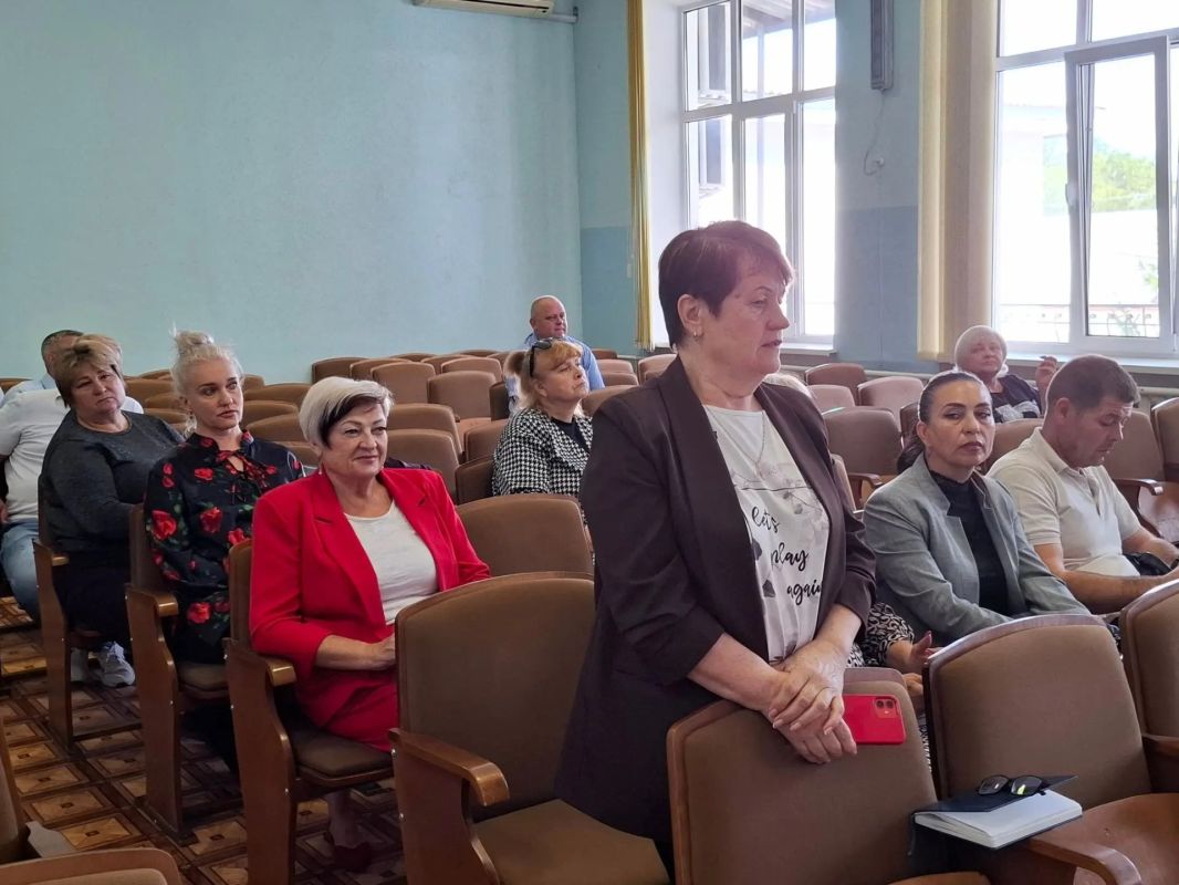 Александр Харламов провёл аппаратное совещание Александр Харламов провёл аппаратное совещание
