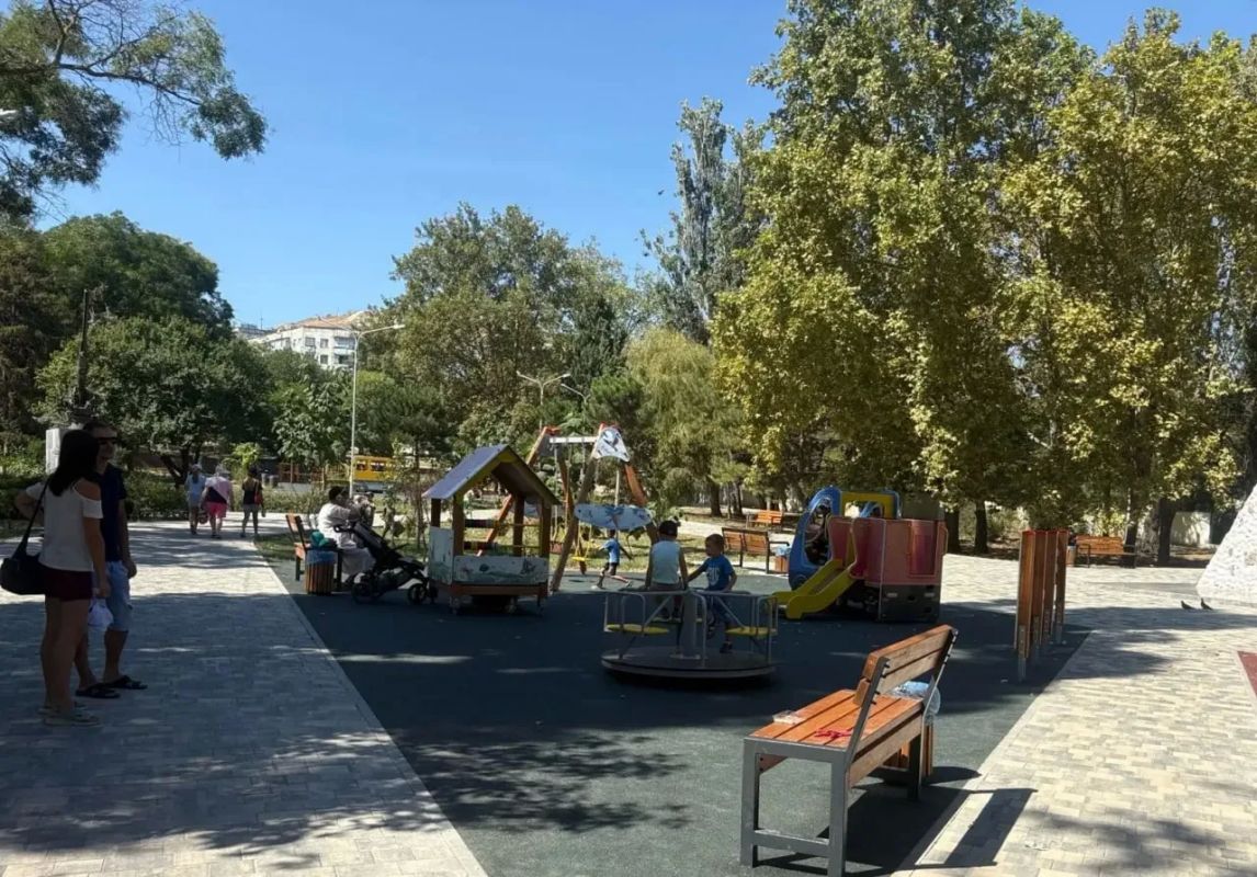 Три новые детские площадки установили в Феодосии
