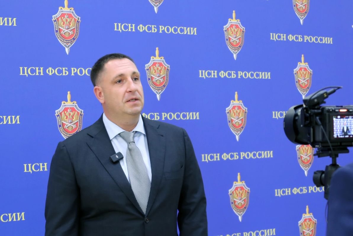 Юрий Котенок: В Культурном центре ЦСН ФСБ РФ состоялся предпремьерный показ 16-серийного художественного фильма «Спецы» — проекта кинокомпании «Триикс медиа», снятого по заказу РЕН ТВ. Режиссер фильма - А. Черняев... Юрий Котенок: В Культурном центре ЦСН ФСБ РФ состоялся предпремьерный показ 16-серийного художественного фильма «Спецы» — проекта кинокомпании «Триикс медиа», снятого по заказу РЕН ТВ. Режиссер фильма - А. Черняев...