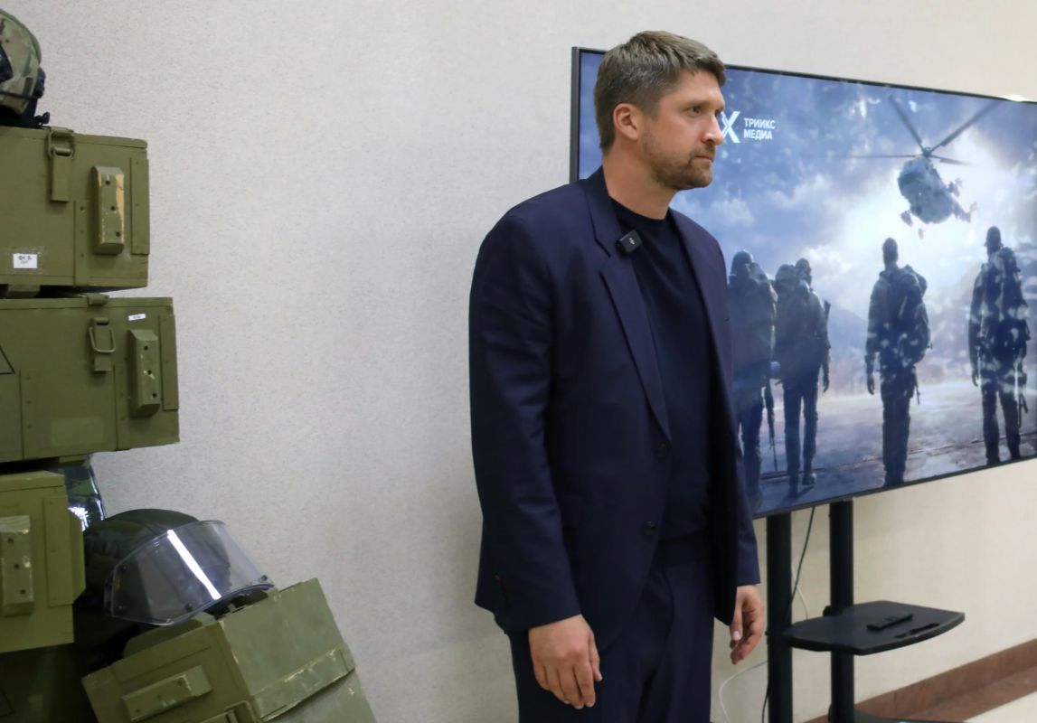 Юрий Котенок: В Культурном центре ЦСН ФСБ РФ состоялся предпремьерный показ 16-серийного художественного фильма «Спецы» — проекта кинокомпании «Триикс медиа», снятого по заказу РЕН ТВ. Режиссер фильма - А. Черняев... Юрий Котенок: В Культурном центре ЦСН ФСБ РФ состоялся предпремьерный показ 16-серийного художественного фильма «Спецы» — проекта кинокомпании «Триикс медиа», снятого по заказу РЕН ТВ. Режиссер фильма - А. Черняев...