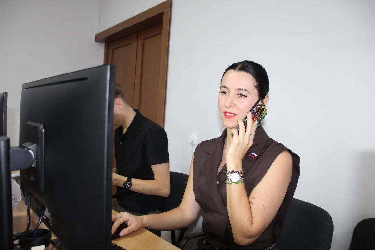 Весь день «в полях» и «на телефоне»: члены ОП Крыма работают на выборах по всему полуострову Весь день «в полях» и «на телефоне»: члены ОП Крыма работают на выборах по всему полуострову