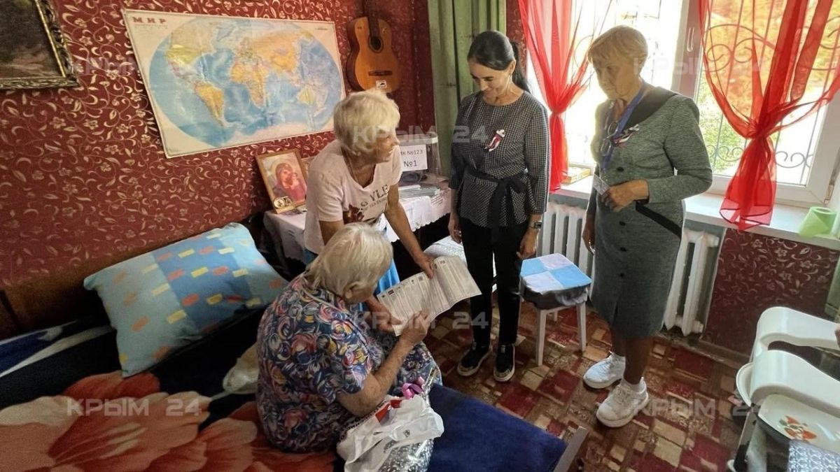 103-летняя жительница Керчи проголосовала на выборах в Госдуму из дома