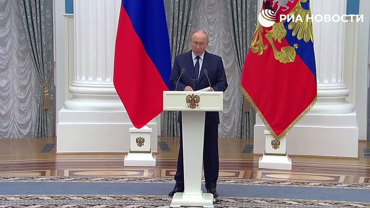 Российские оружейники вносят огромный вклад в обеспечении обороноспособности страны - Путин