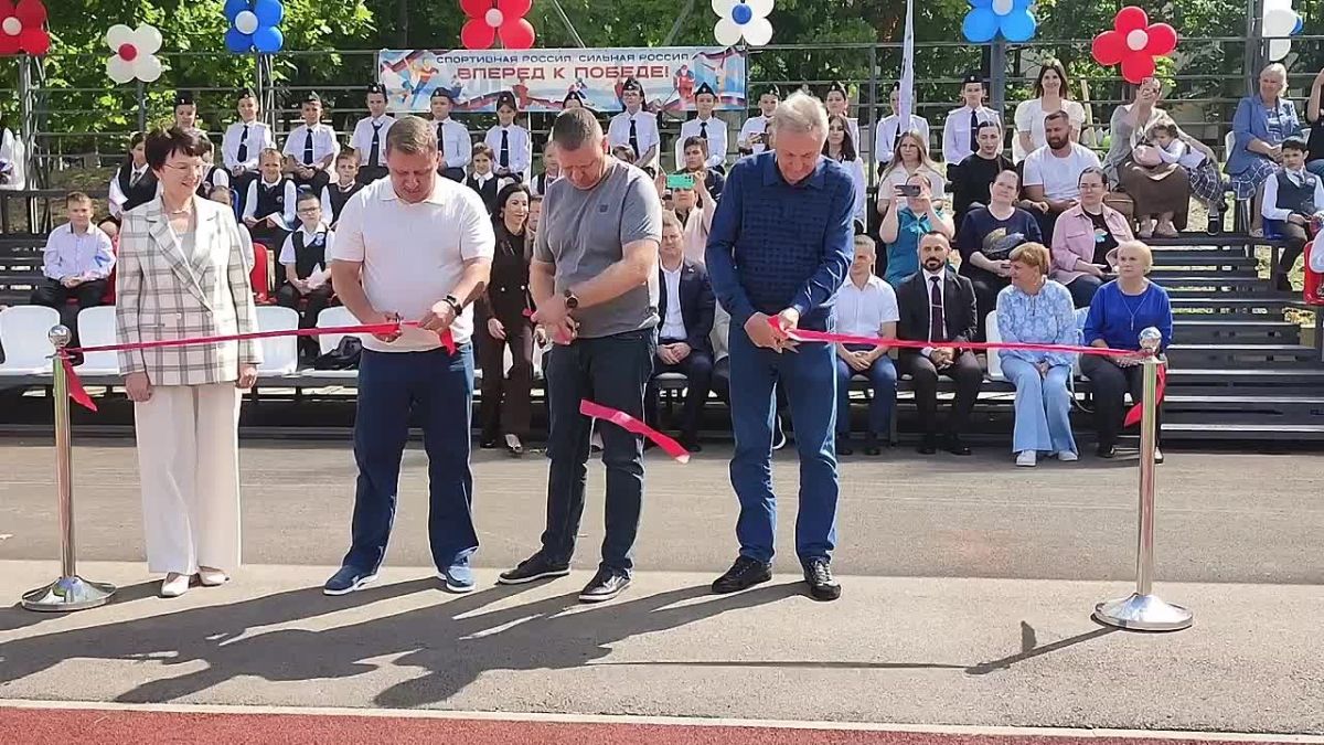 В Симферополе открыли новый школьный стадион