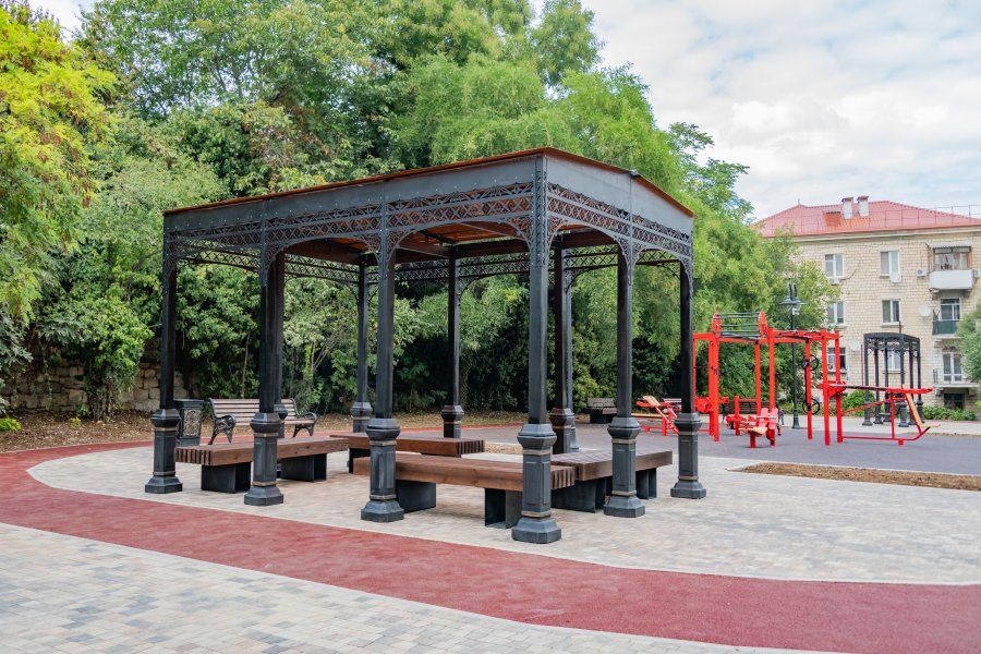 На улице Гоголя открыли новый сквер