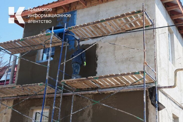 В Евпатории с начала года отремонтировали 27 крыш многоквартирных домов