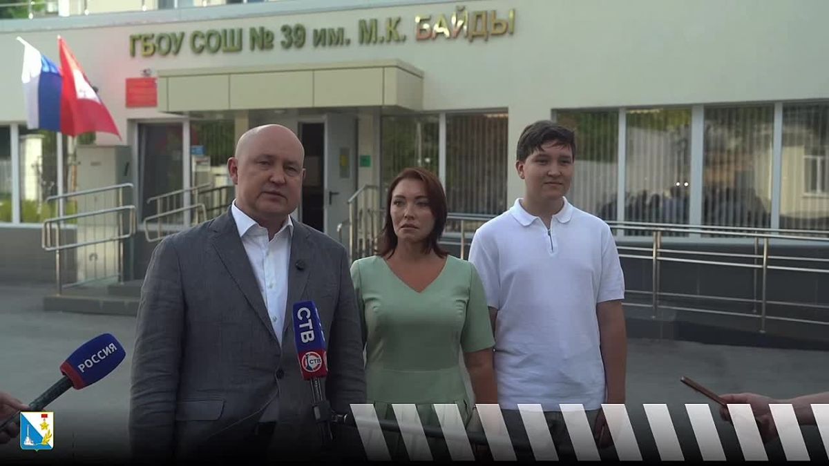 Михаил Развожаев проголосовал на своём избирательном участке в школе № 39 Участие в выборах всей семьёй стало традицией, подчеркнул губернатор