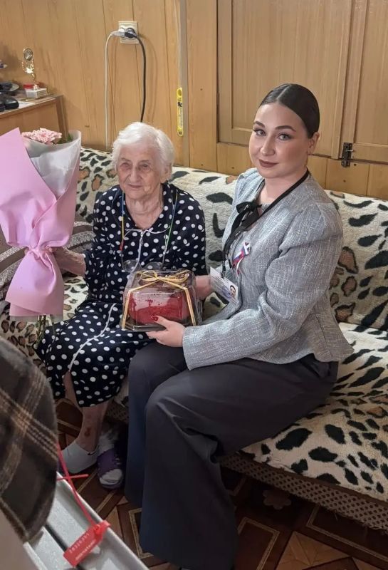 Свой голос на выборах депутатов Государственной Думы отдала 100-летняя жительница Симферополя Попруженко Нина Семёновна! Свой голос на выборах депутатов Государственной Думы отдала 100-летняя жительница Симферополя Попруженко Нина Семёновна!