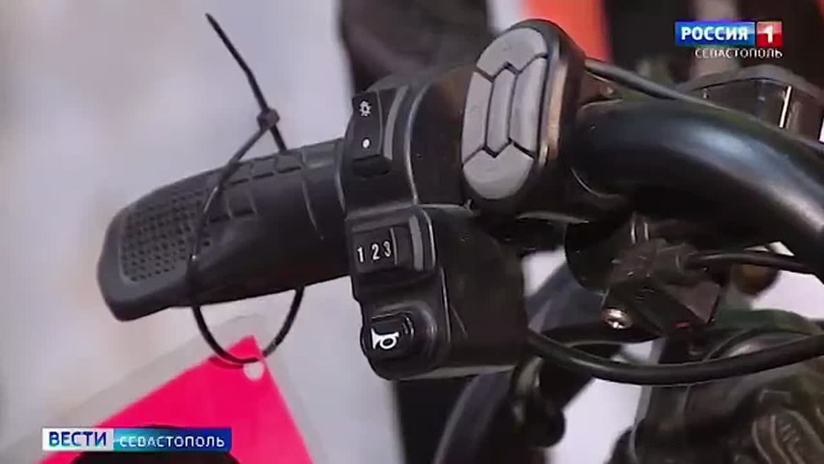 На улицах вечернего Севастополя снова светло