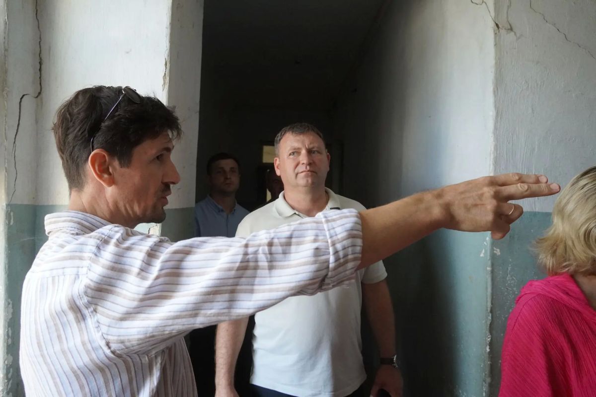 Игорь Крутьков: Сложные вопросы сегодня подняли на встрече жители дома по ул. Розы Люксембург, 28. Ранее были выделены средства и выполнен ремонт крыши, пока дом был в статусе общежития Игорь Крутьков: Сложные вопросы сегодня подняли на встрече жители дома по ул. Розы Люксембург, 28. Ранее были выделены средства и выполнен ремонт крыши, пока дом был в статусе общежития