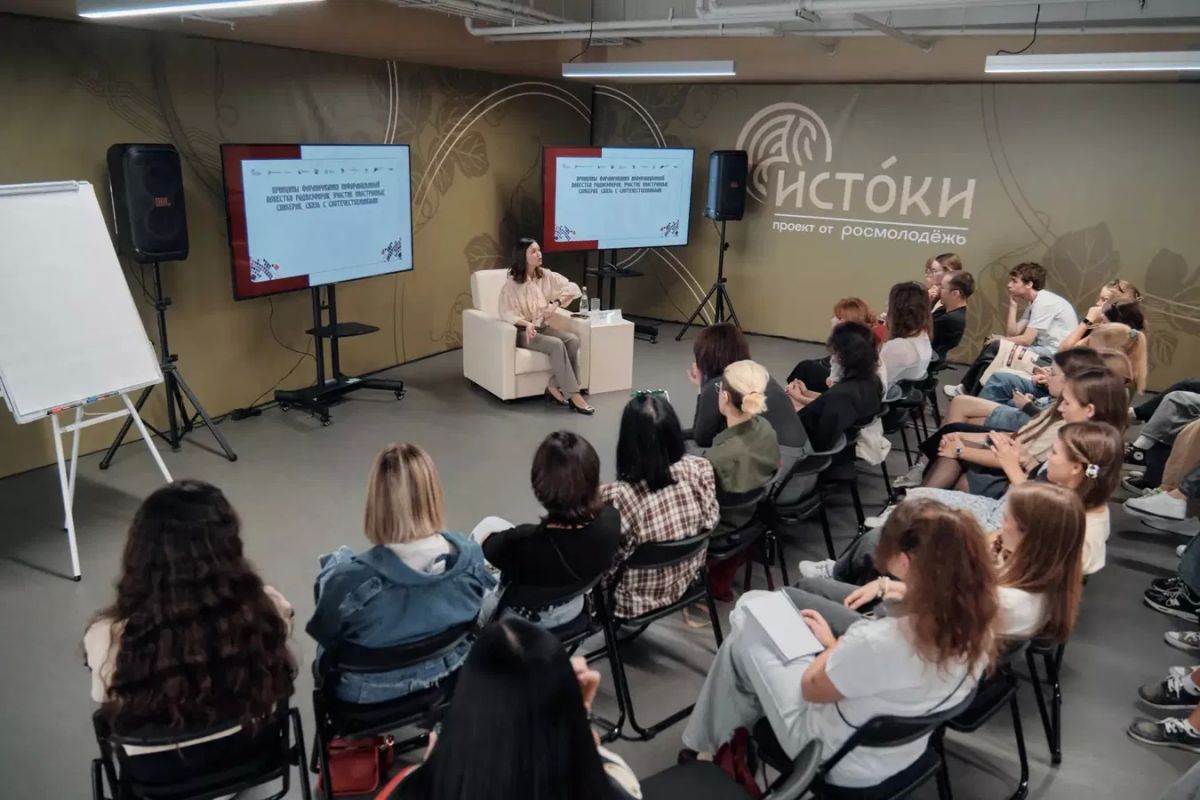 Эксперты медиагруппы "Россия сегодня" провели мастер-классы на форуме "Истоки" в Севастополе Эксперты медиагруппы "Россия сегодня" провели мастер-классы на форуме "Истоки" в Севастополе