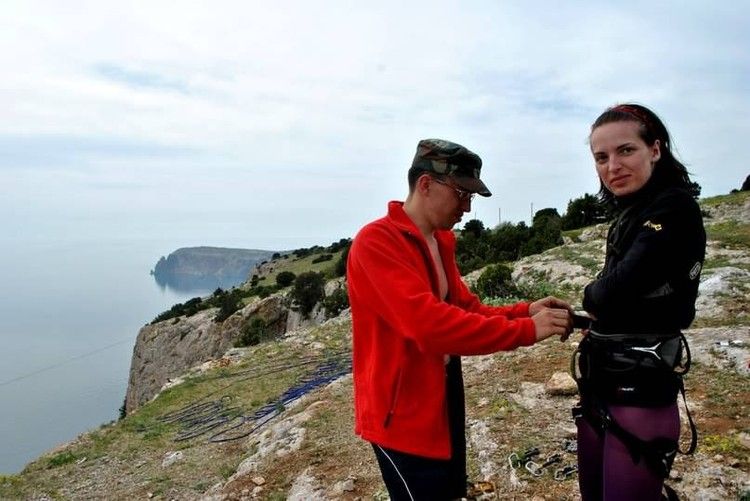 «Вижу два красных огонька»: после этих слов в горах Крыма пропала 27-летняя туристка из Петербурга «Вижу два красных огонька»: после этих слов в горах Крыма пропала 27-летняя туристка из Петербурга