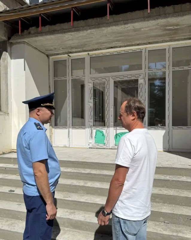 В Сакском районе прокуратура контролирует проведение работ по ремонту здания детского сада