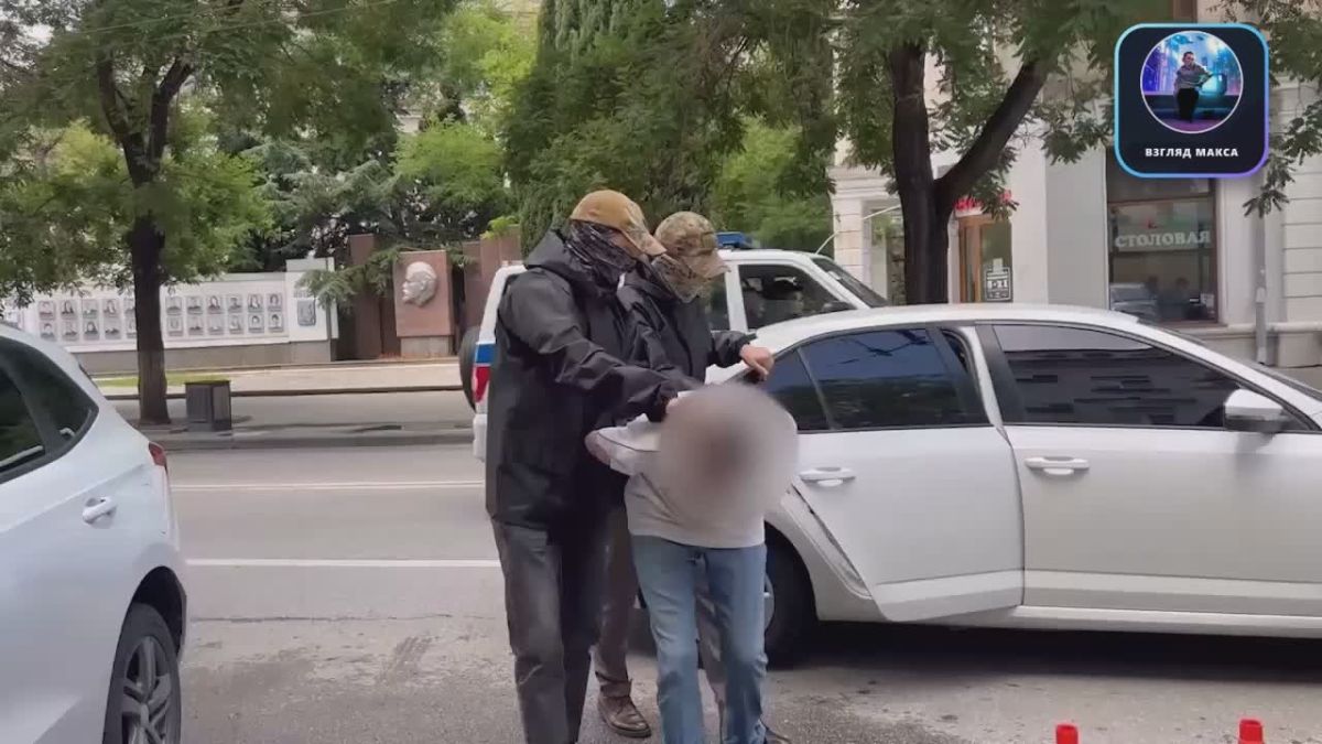 ФСБ задержала в Севастополе гражданина России 1994 года рождения, которого подозревают в государственной измене и участии в деятельности террористической организации