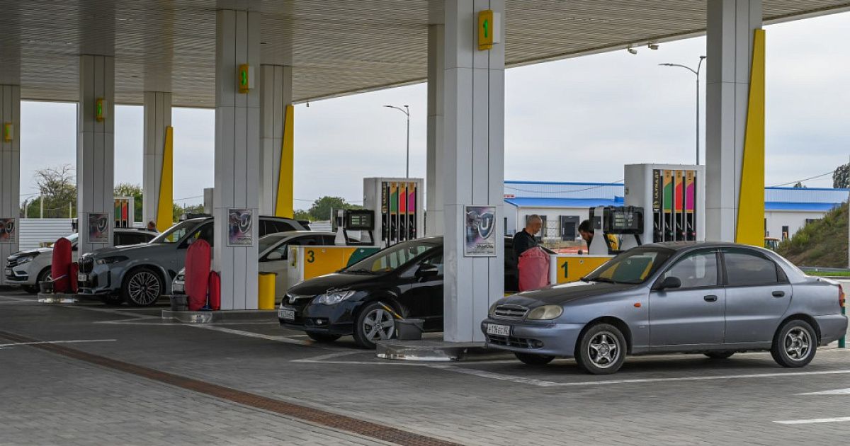 Где купить бензин по 100 рублей за литр в Крыму 22 сентября: адреса АЗС