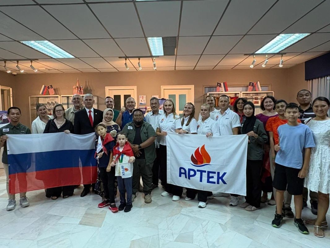 Крымская делегация «Артека» посетила Малайзию Крымская делегация «Артека» посетила Малайзию