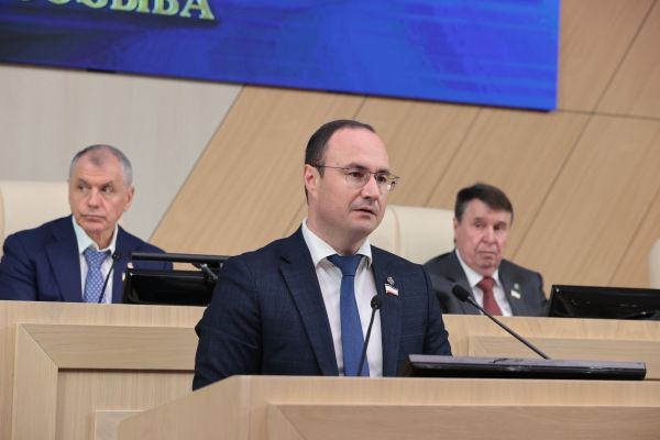 Госсовет Крыма представил законодательные инициативы для внесения в федеральные органы власти Госсовет Крыма представил законодательные инициативы для внесения в федеральные органы власти