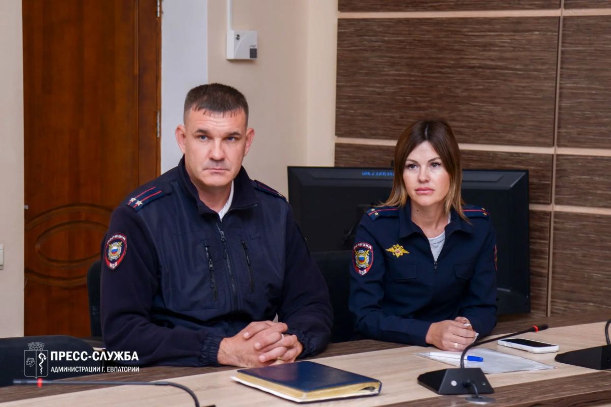 Заместители главы администрации Евпатории на постоянной основе проводят приемы граждан, чтобы каждый житель мог напрямую обсудить волнующие его темы с руководством города Заместители главы администрации Евпатории на постоянной основе проводят приемы граждан, чтобы каждый житель мог напрямую обсудить волнующие его темы с руководством города