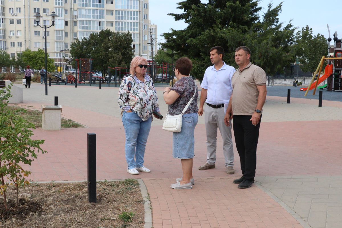 В Таврическом сквере навели порядок В Таврическом сквере навели порядок