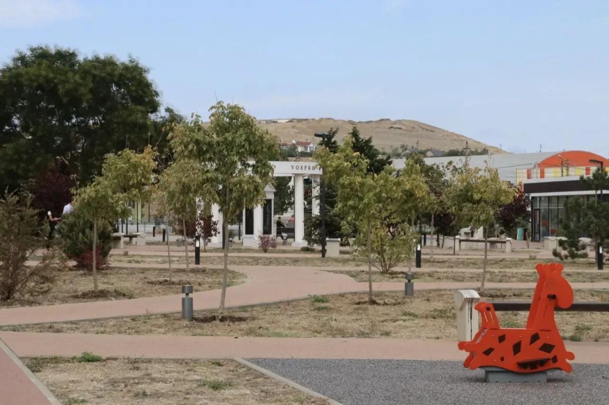 В Таврическом сквере навели порядок В Таврическом сквере навели порядок
