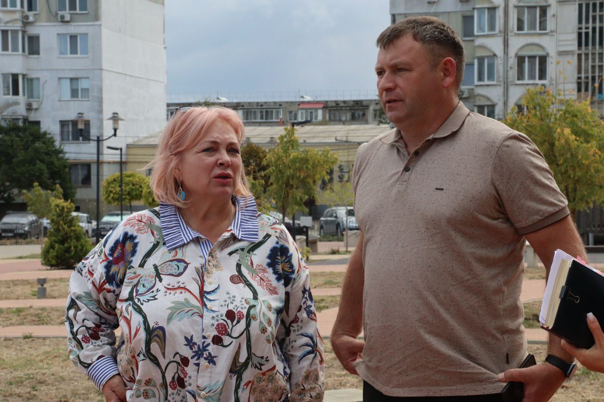 В Таврическом сквере навели порядок В Таврическом сквере навели порядок