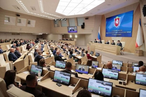 Государственный Совет Республики Крым открыл зимнюю сессию Государственный Совет Республики Крым открыл зимнюю сессию
