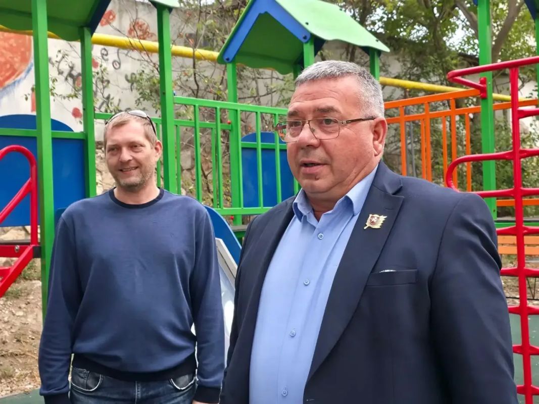 Андрей Шатыренко: Совместно с главой администрации Черноморского сельского поселения Ириной Бейтуллаевой и представителями управляющих компаний провели выездную встречу с жителями многоквартирных домов по улице...