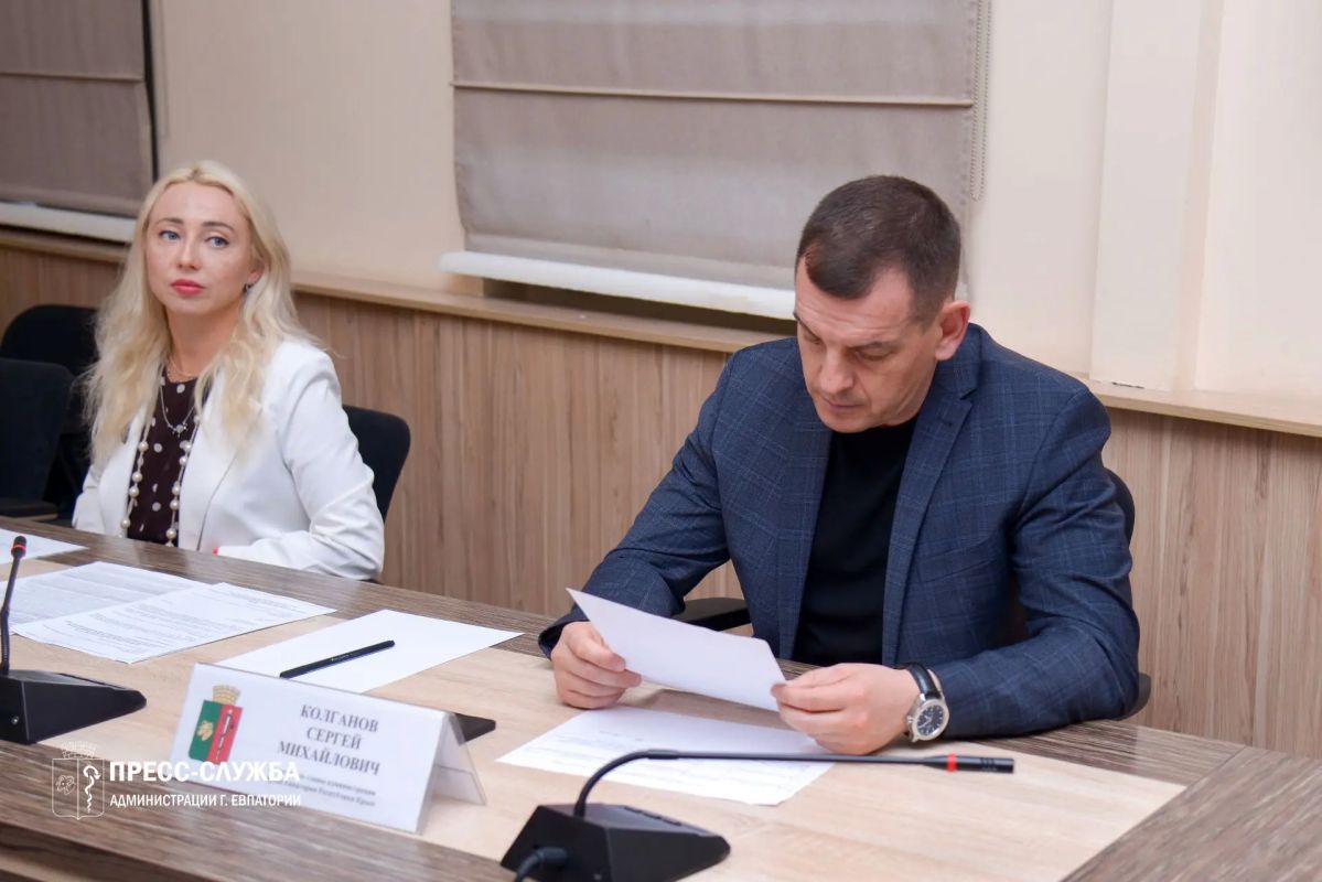 Заместители главы администрации Евпатории на постоянной основе проводят приемы граждан, чтобы каждый житель мог напрямую обсудить волнующие его темы с руководством города Заместители главы администрации Евпатории на постоянной основе проводят приемы граждан, чтобы каждый житель мог напрямую обсудить волнующие его темы с руководством города