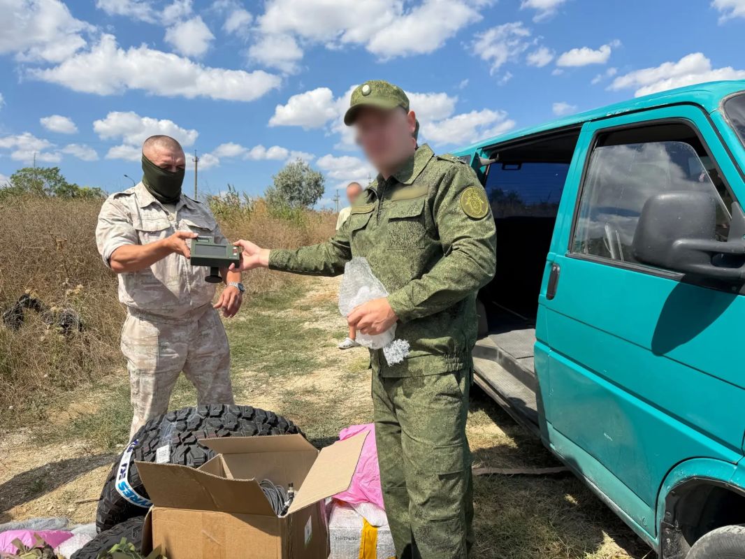 Офицеры СК из Крыма продолжают оказывать необходимую помощь бойцам с передовой