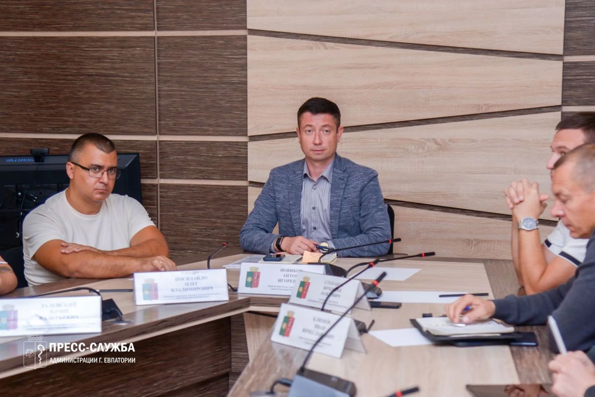В Евпатории обсудили подготовку города к осеннезимнему периоду В Евпатории обсудили подготовку города к осеннезимнему периоду