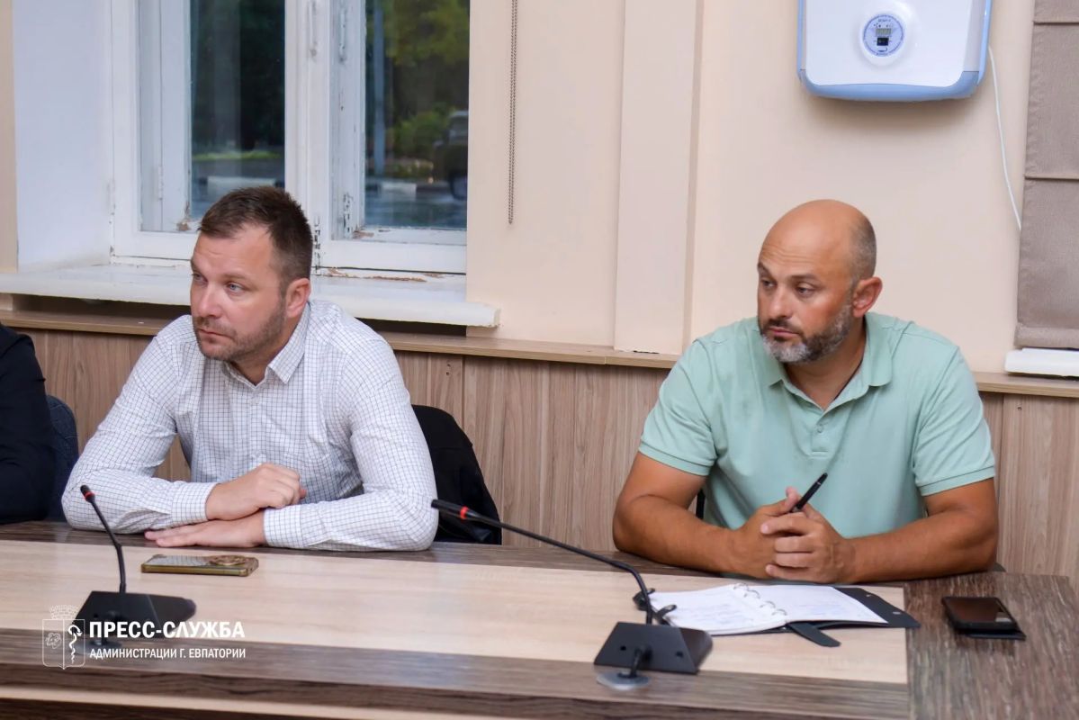 В Евпатории обсудили подготовку города к осеннезимнему периоду В Евпатории обсудили подготовку города к осеннезимнему периоду