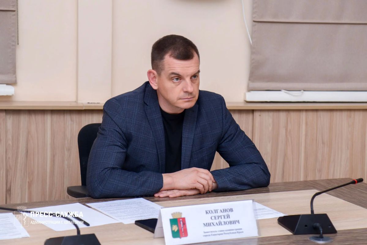 Заместители главы администрации Евпатории на постоянной основе проводят приемы граждан, чтобы каждый житель мог напрямую обсудить волнующие его темы с руководством города Заместители главы администрации Евпатории на постоянной основе проводят приемы граждан, чтобы каждый житель мог напрямую обсудить волнующие его темы с руководством города