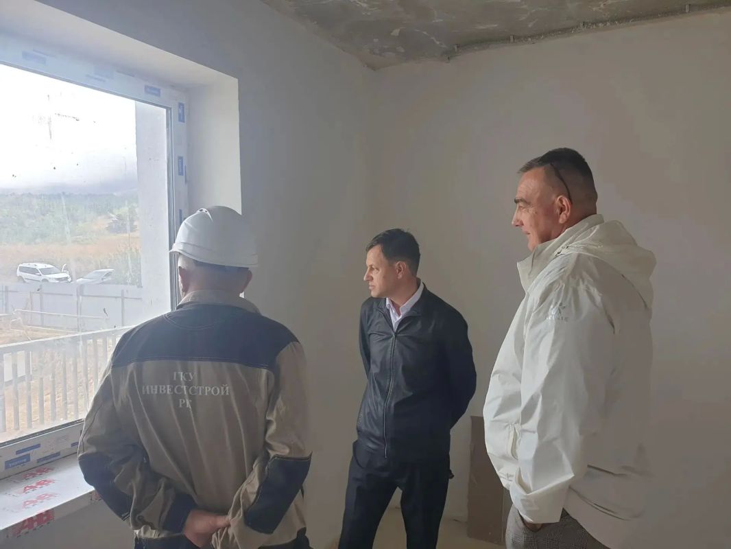 Председатель Госкомнаца Крыма Руслан Якубов в рамках рабочего выезда посетил строительство 48-квартирного дома в г. Старый Крым Председатель Госкомнаца Крыма Руслан Якубов в рамках рабочего выезда посетил строительство 48-квартирного дома в г. Старый Крым