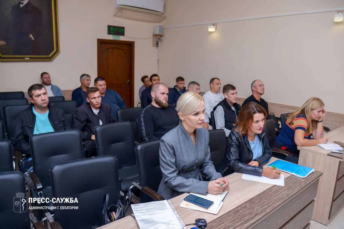 В Евпатории обсудили подготовку города к осеннезимнему периоду В Евпатории обсудили подготовку города к осеннезимнему периоду
