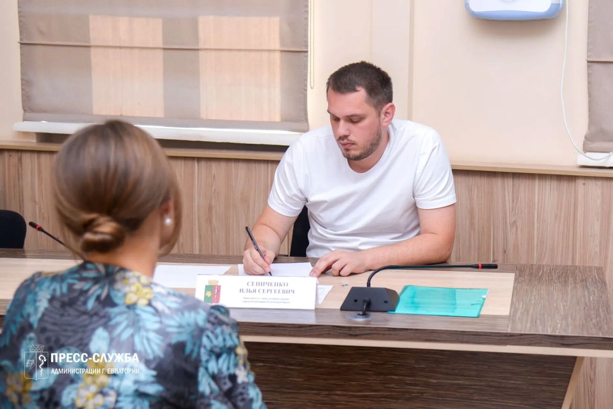 Заместители главы администрации Евпатории на постоянной основе проводят приемы граждан, чтобы каждый житель мог напрямую обсудить волнующие его темы с руководством города Заместители главы администрации Евпатории на постоянной основе проводят приемы граждан, чтобы каждый житель мог напрямую обсудить волнующие его темы с руководством города