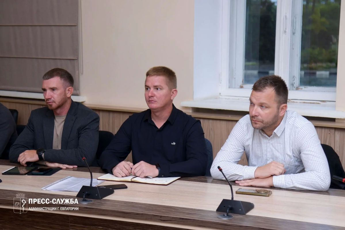 В Евпатории обсудили подготовку города к осеннезимнему периоду В Евпатории обсудили подготовку города к осеннезимнему периоду