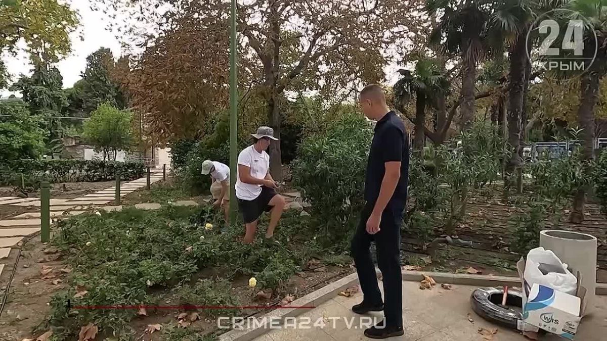 Утолить жажду: систему автоматического полива монтируют в Городском саду Ялты